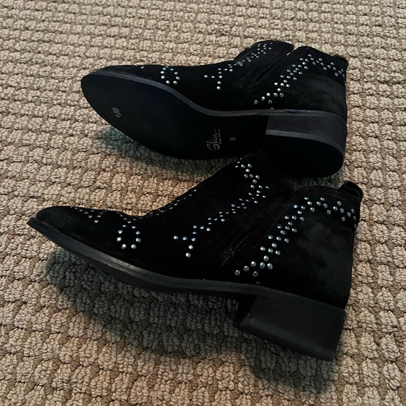 🖤 Sibicca Black Suede Boot w Silver Stud Details 🖤 - Picture 10 of 11